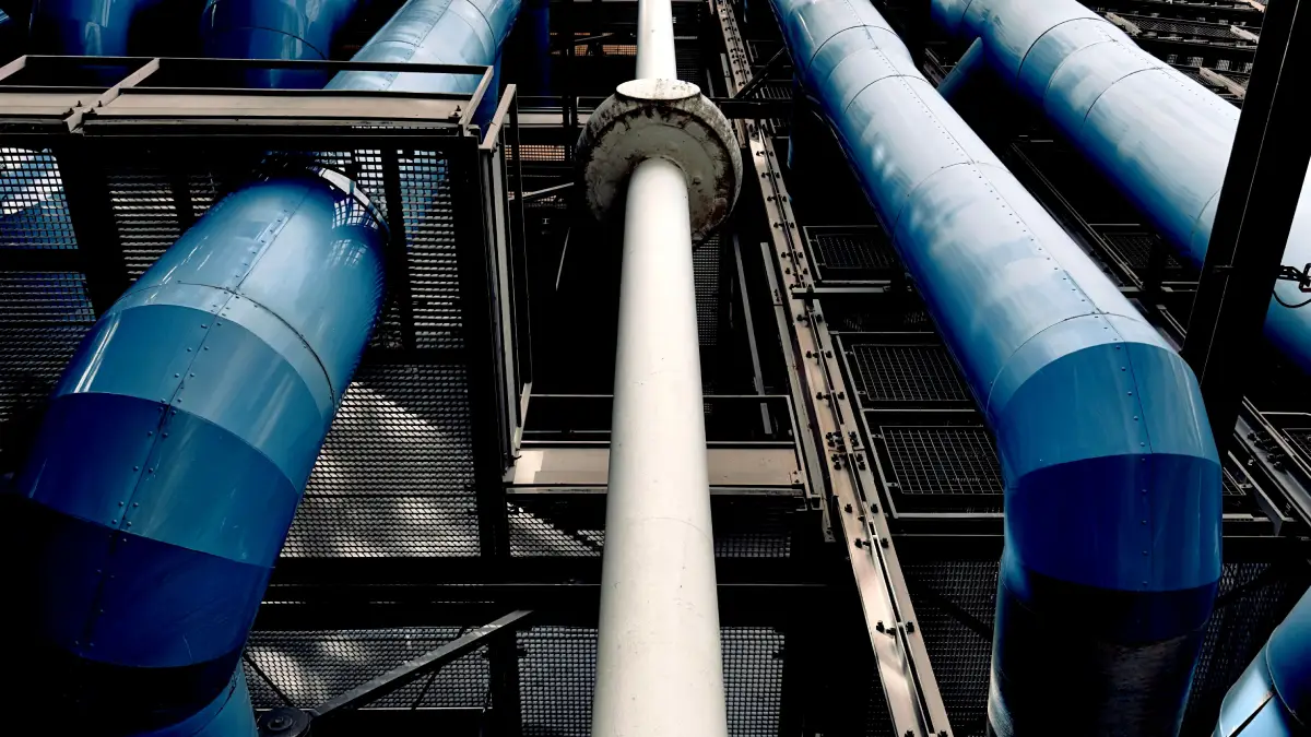 Industriële leidingen en leidingverbindingen in een technische installatie